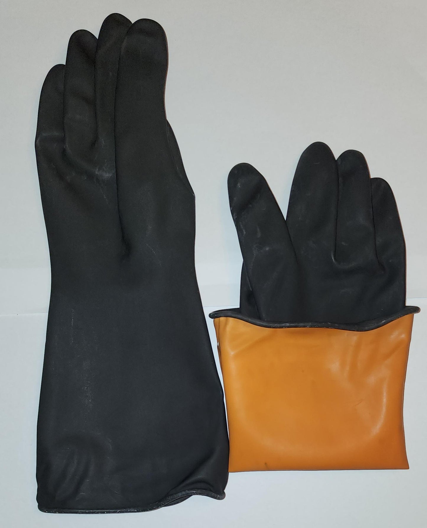 Rubber Gloves โ XL Size (4 Pairs) for Durable Hand Protection
