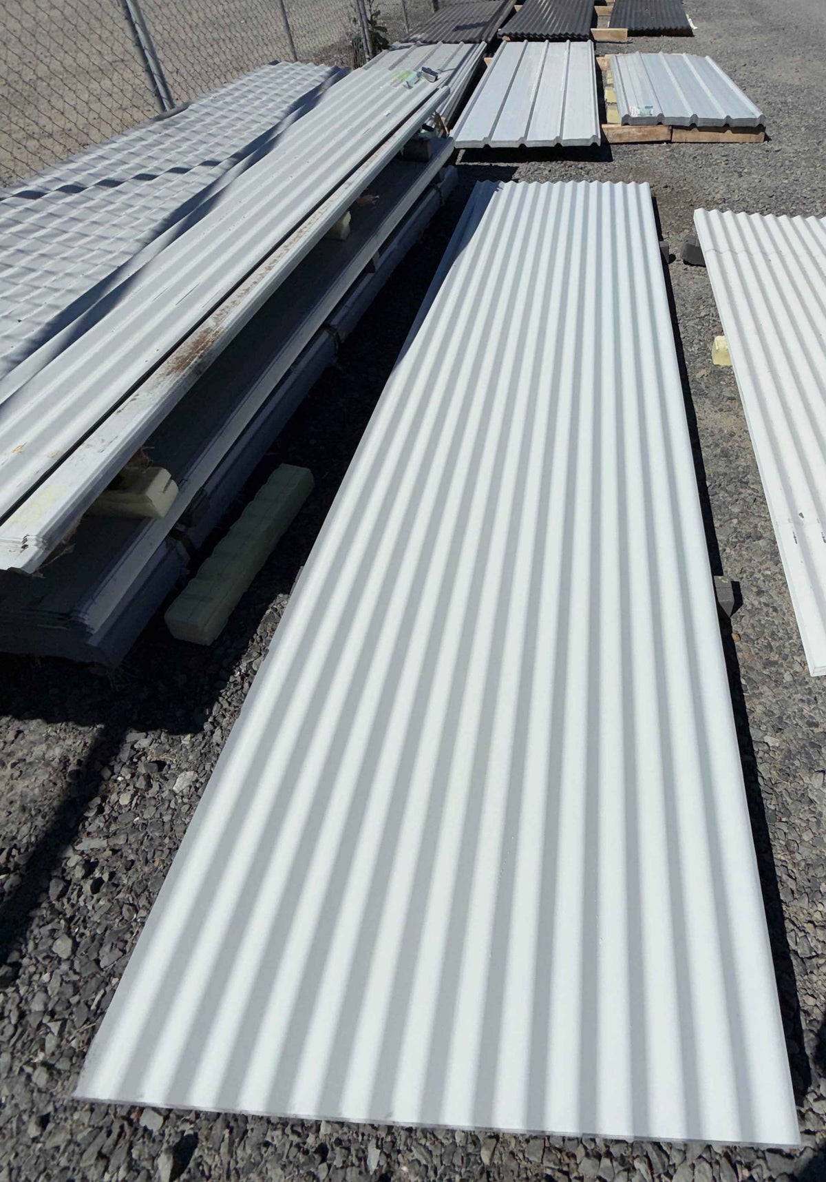 White Corrugated Metal Panels 7ft 10.5in & 12ft x 3ft Wide – 0.3mm Steel – Local Pickup Only