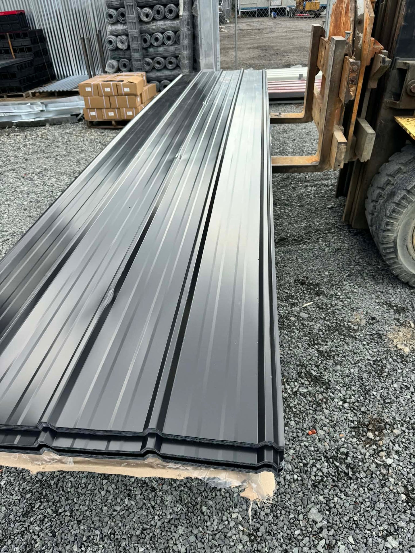 25 Gauge Rib Metal Roofing Panels in RAL Matching Black and Gray Colors for Lake Stevens